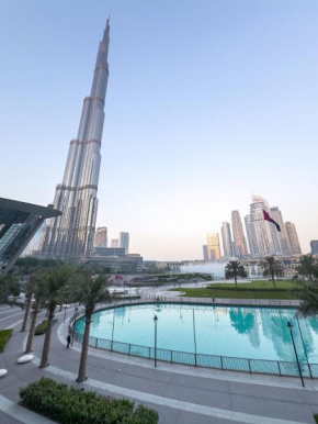 Grandeur 2 Bedroom Apartments I Burj Khalifa & Fountain Views I Free Parking, Gym, Pool, Wi-Fi & PS5 I by Skyline Serenity